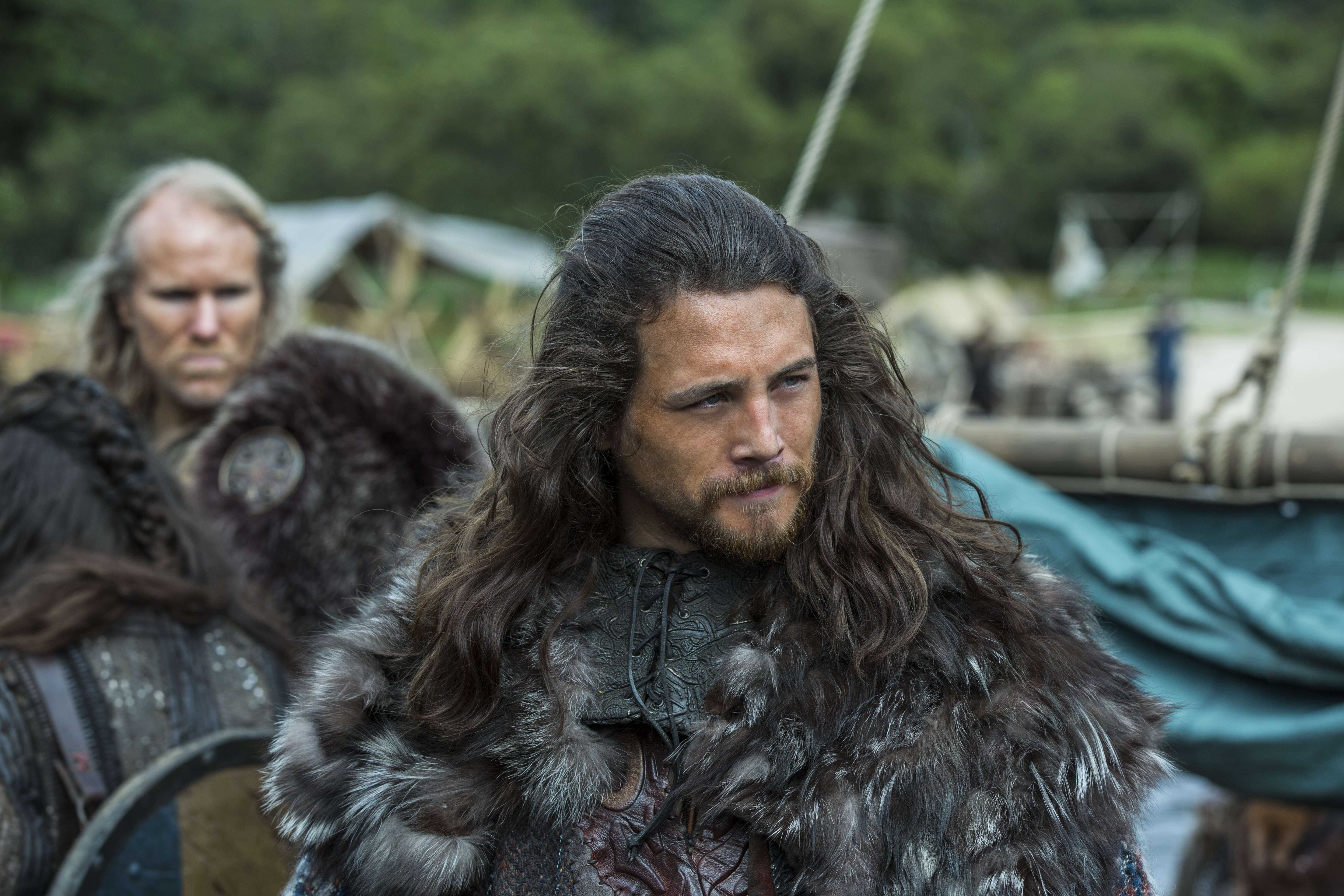 10 неизвестных фактов об актерах, сыгравших главные роли в сериале «викинги»