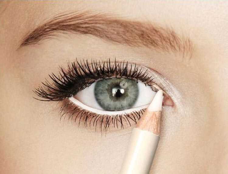 Как использовать карандаш для глаз, как наносить белый и как выбрать тональный, виды