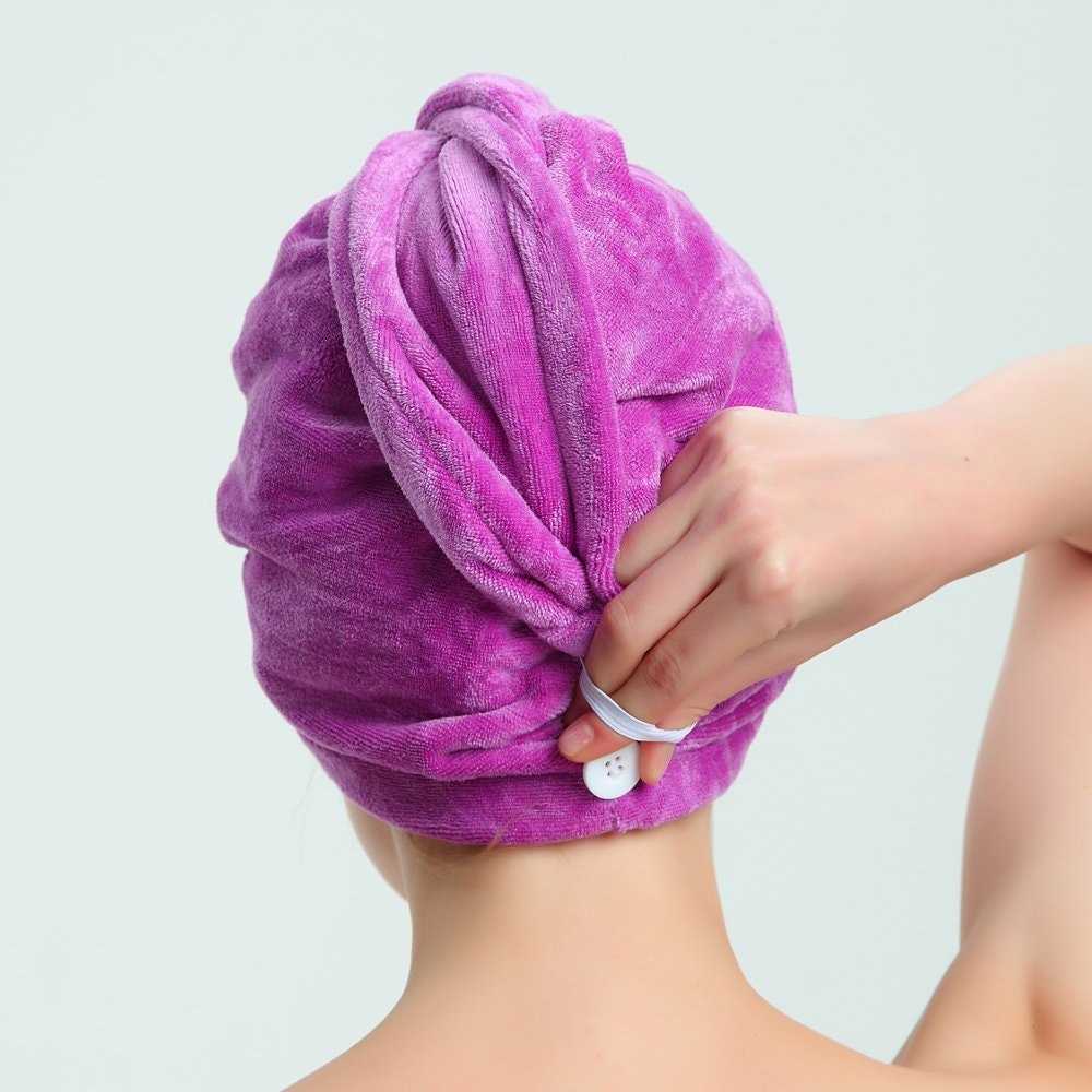 Как завязывать полотенце на голове. Hair Wrap тюрбан. Полотенце для волос. Полотенце на голове. Полотенце для сушки волос.