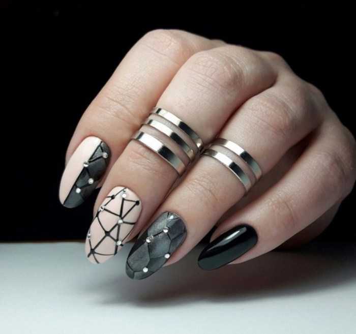 Маникюр после 55 – дизайн ногтей в бальзаковском возрасте