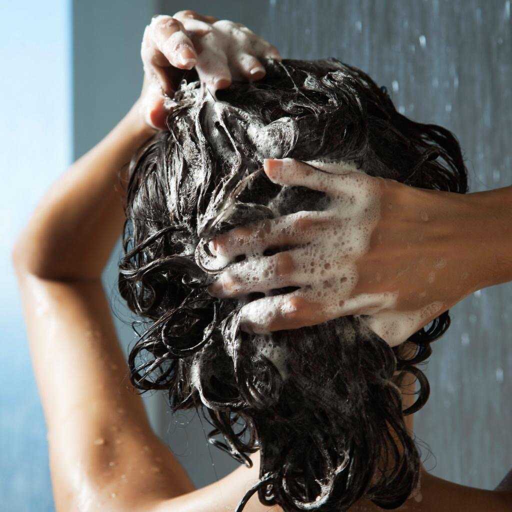 Как часто нужно мыть голову женщине?