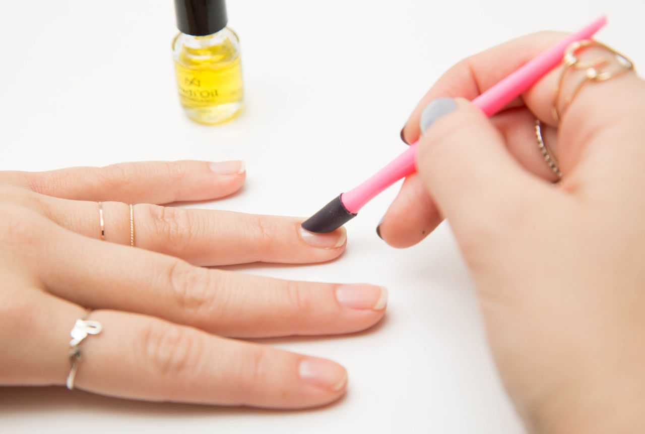 Как красить ногти чтобы лак дольше держался, как сохранить маникюр надолго: 10 лучших советов, чтобы лак долго держался на ногтях