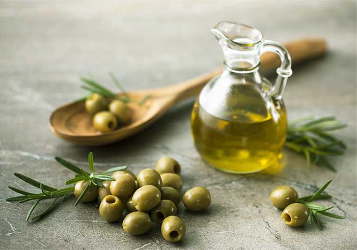 Оливковое масло для лица:  польза, рецепты масок, применение, какое лучше выбрать, можно ли использовать вместо крема