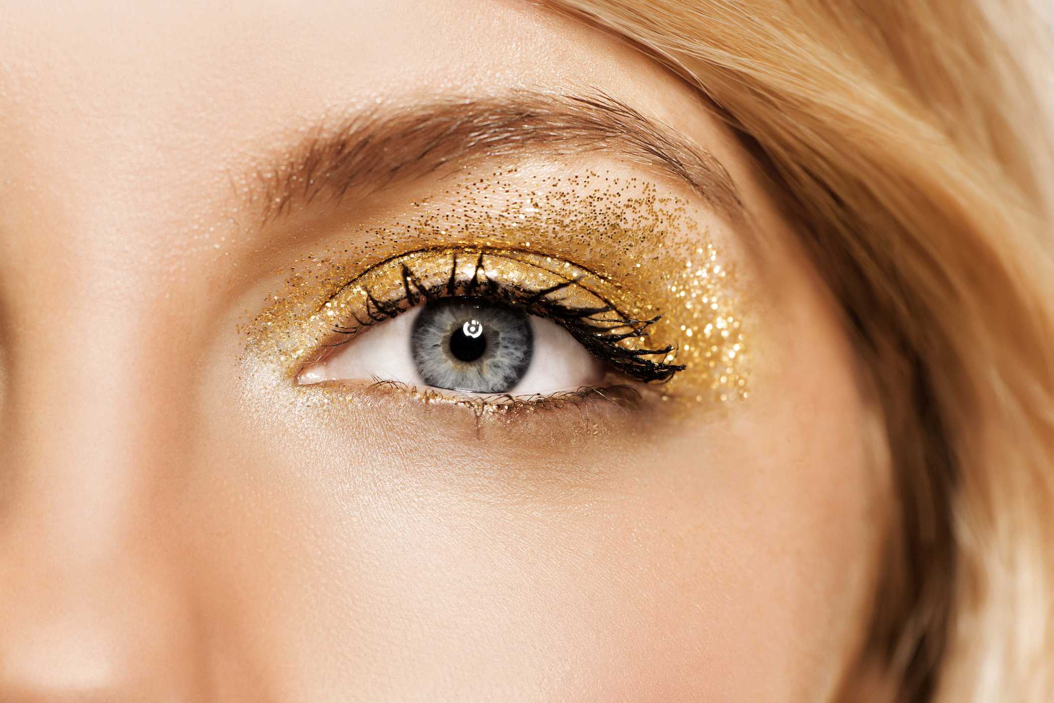 Золотой макияж, подбор и нанесние косметики в золотых тонах