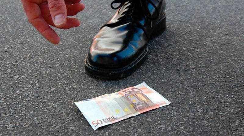 Найти бумажные деньги на улице - приметы и суеверия