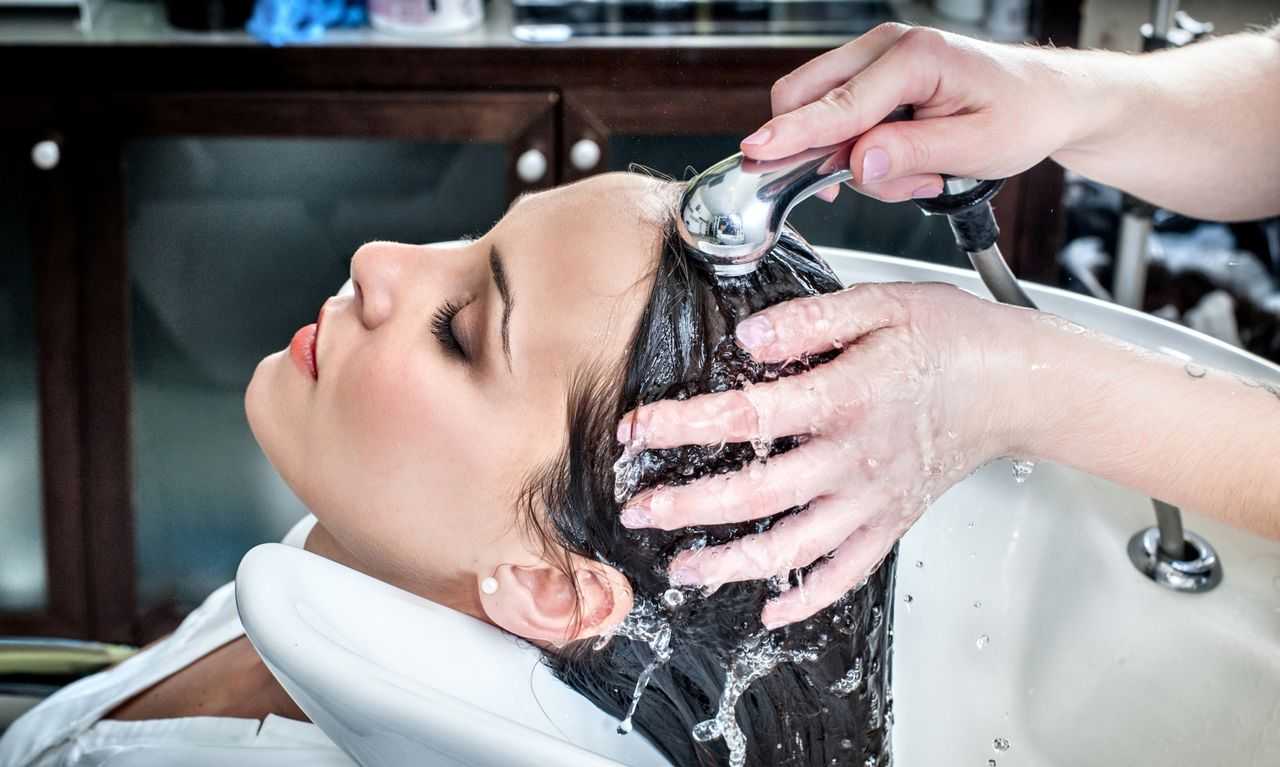 Средства по уходу за волосами - лучшие профессиональные и народные в домашних условиях