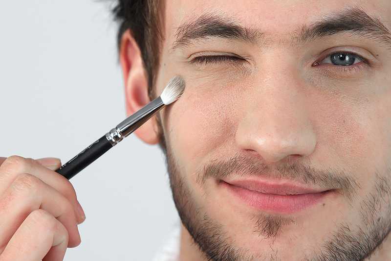 Почему мужской макияж – это нормально