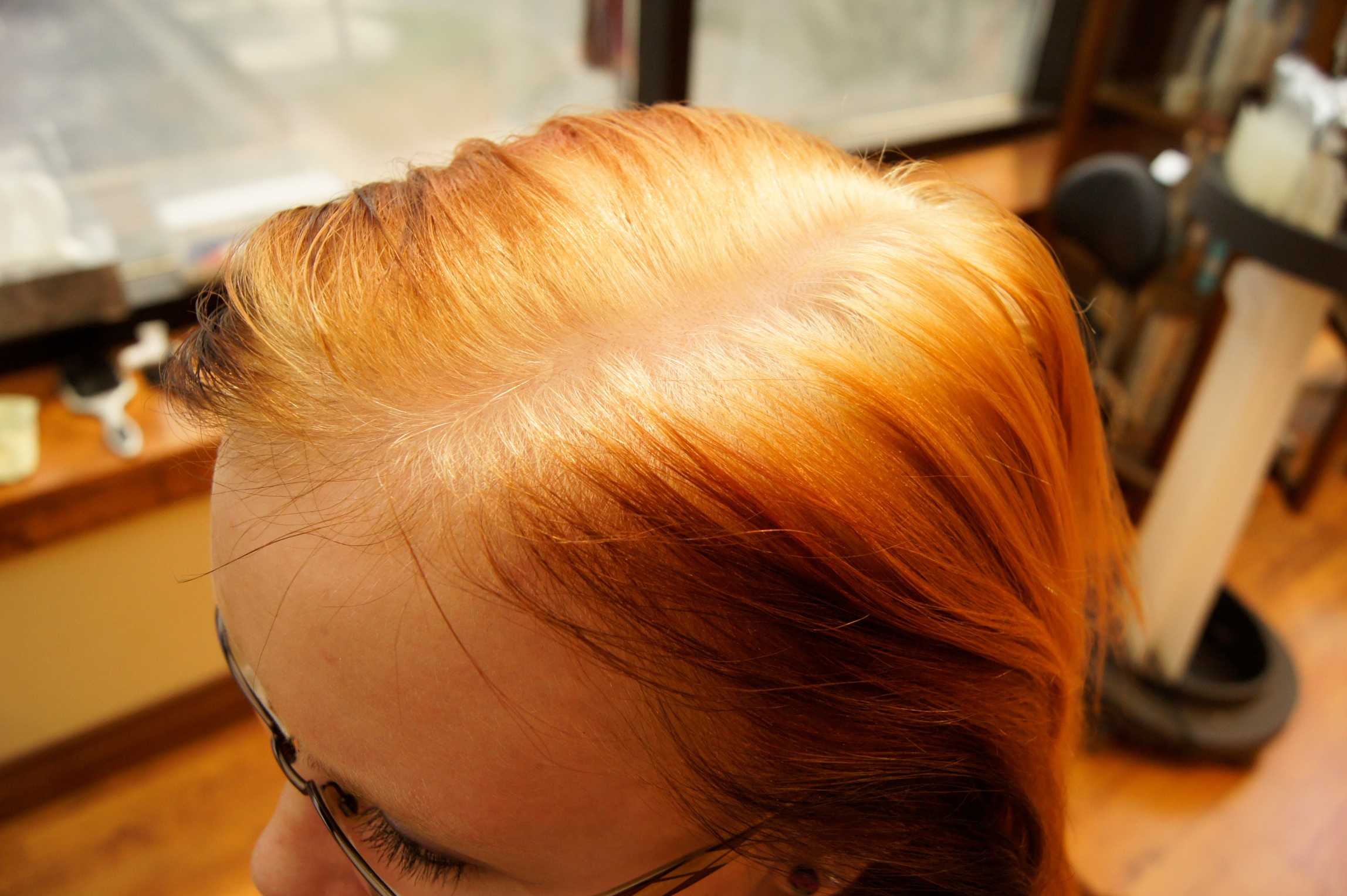 Как избавиться от рыжего оттенка после осветления волос