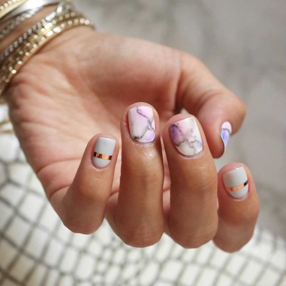 Дизайн ногтей на короткие ногти - новинки 2022 года: квадратные, миндаль, молодежные, нежные, красивые (фото)