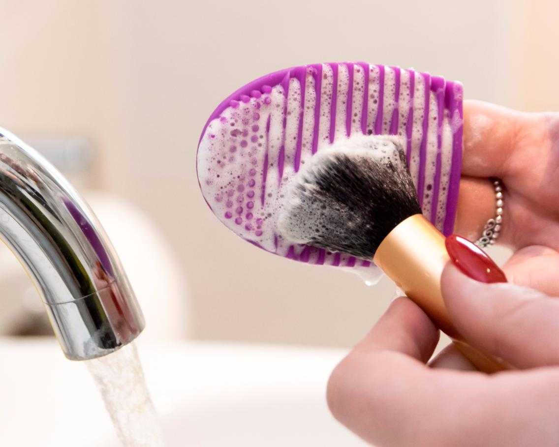 Как очистить кисти и спонжи для макияжа