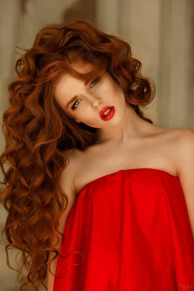 Бордовый цвет волос – модные оттенки 2022 года, кому подойдет