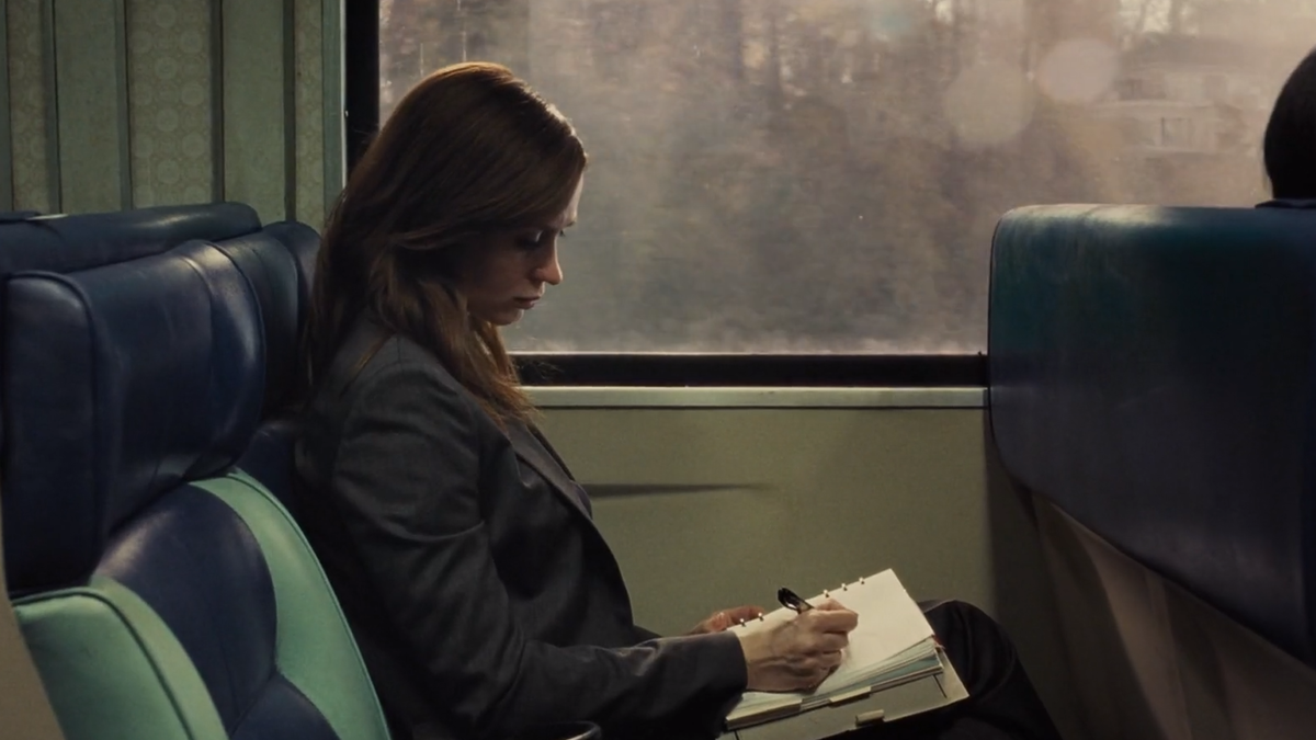 Девушка в поезде сюжет фильма читать онлайн